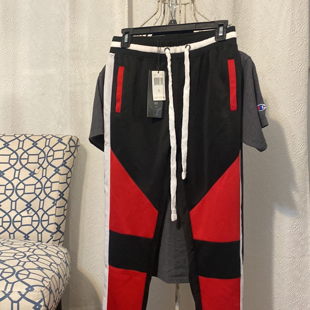 Champion T-Shirt and Matching Screenshot Joggers - Picture 2 of 10